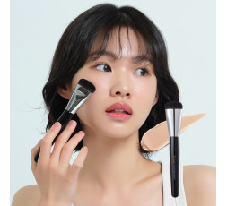 STUDIO17 Glide foundation brush 411